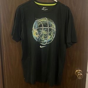 Men’s Nike black shirt sleeve shirt with basketball on it